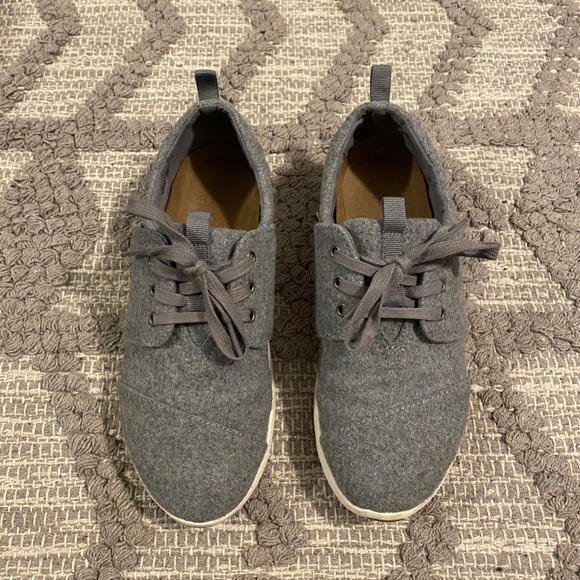 toms gray sneakers